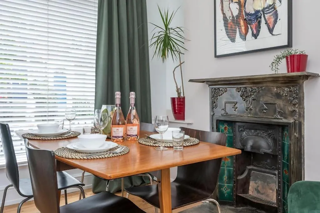Stylish London Townhouse, Perfect For Large Groups, Convenient Public Transport Links, Close To Tower Bridge And London Liverpool Street United Kingdom