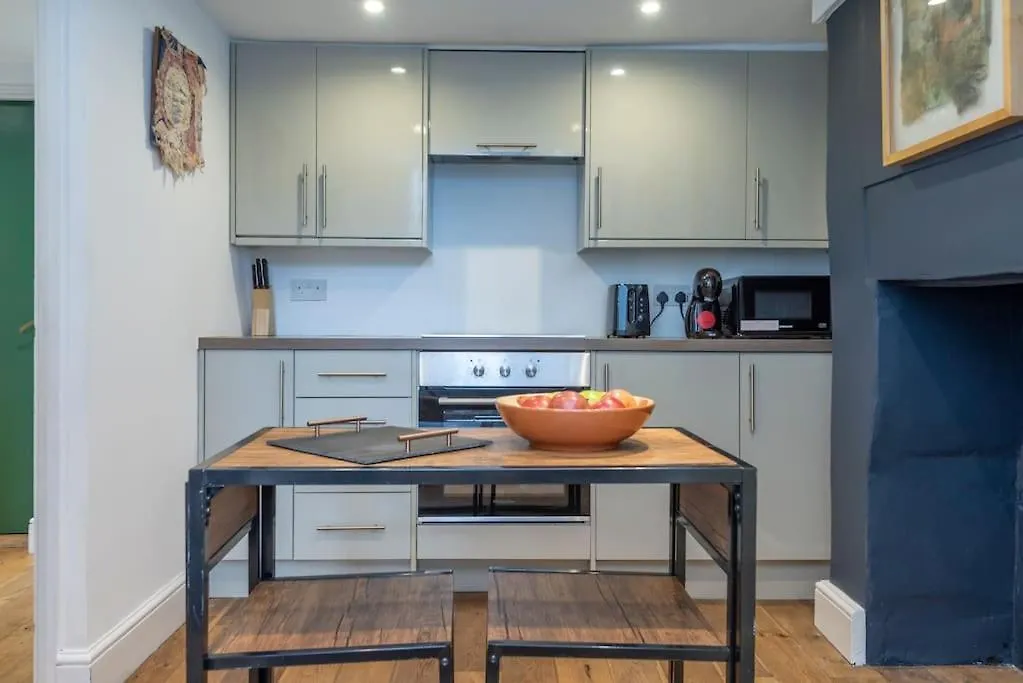Stylish London Townhouse, Perfect For Large Groups, Convenient Public Transport Links, Close To Tower Bridge And London Liverpool Street 0*,
