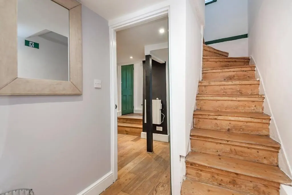 Stylish London Townhouse, Perfect For Large Groups, Convenient Public Transport Links, Close To Tower Bridge And London Liverpool Street 0*,  United Kingdom