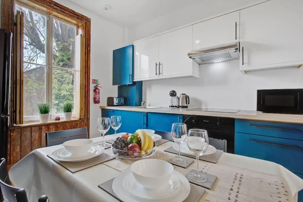 Stylish London Townhouse, Perfect For Large Groups, Convenient Public Transport Links, Close To Tower Bridge And London Liverpool Street United Kingdom