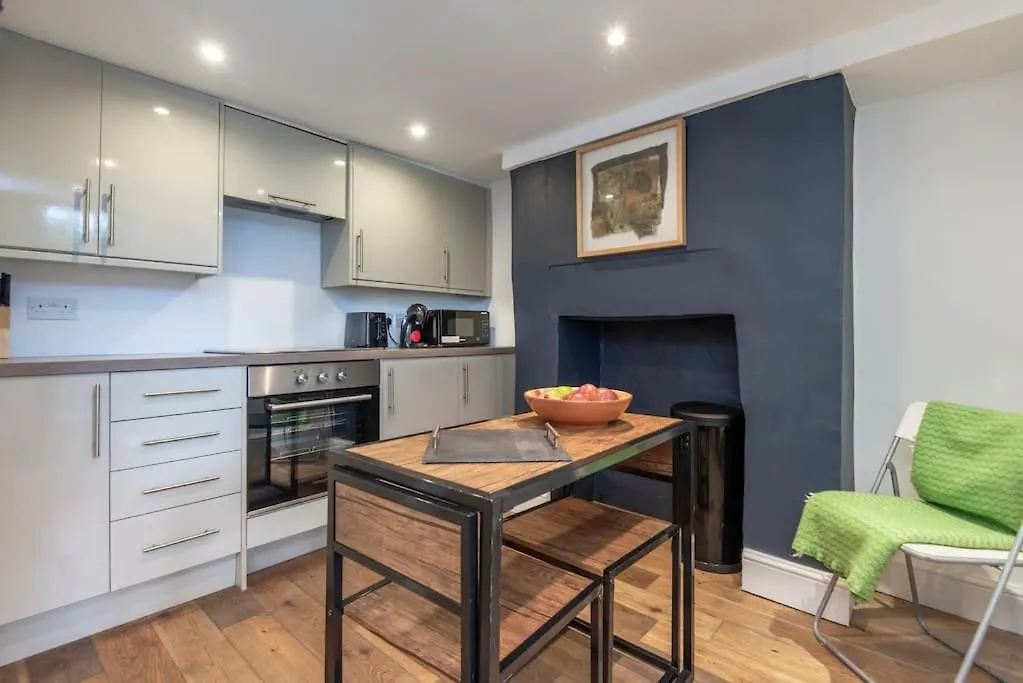 Apartment Stylish London Townhouse, Perfect For Large Groups, Convenient Public Transport Links, Close To Tower Bridge And London Liverpool Street United Kingdom