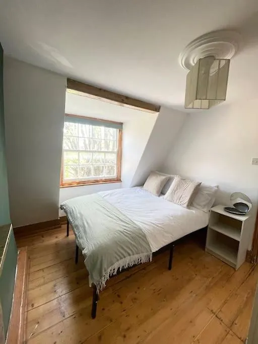 Stylish London Townhouse, Perfect For Large Groups, Convenient Public Transport Links, Close To Tower Bridge And London Liverpool Street