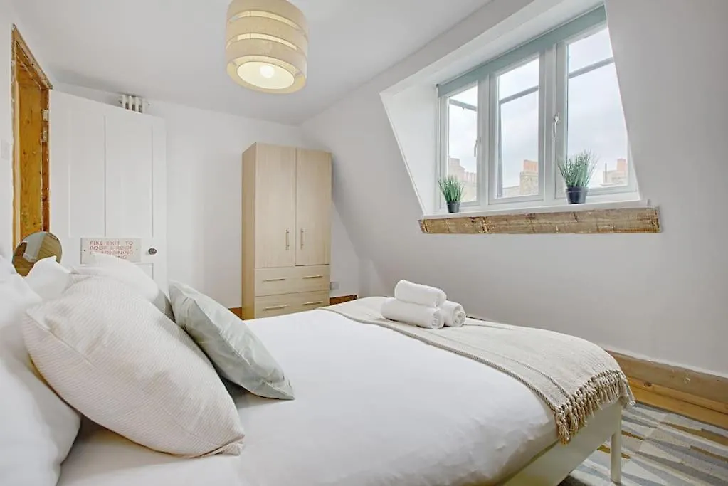 Apartment Stylish London Townhouse, Perfect For Large Groups, Convenient Public Transport Links, Close To Tower Bridge And London Liverpool Street