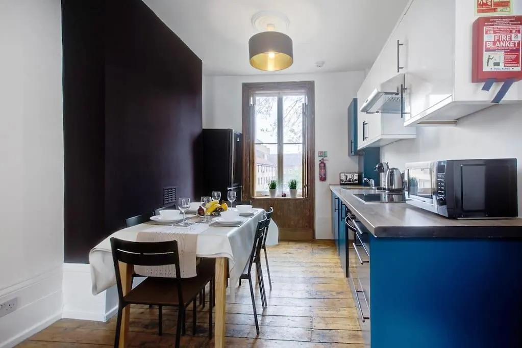 Stylish London Townhouse, Perfect For Large Groups, Convenient Public Transport Links, Close To Tower Bridge And London Liverpool Street