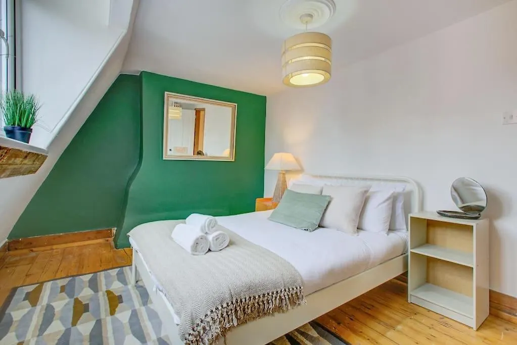 Stylish London Townhouse, Perfect For Large Groups, Convenient Public Transport Links, Close To Tower Bridge And London Liverpool Street United Kingdom