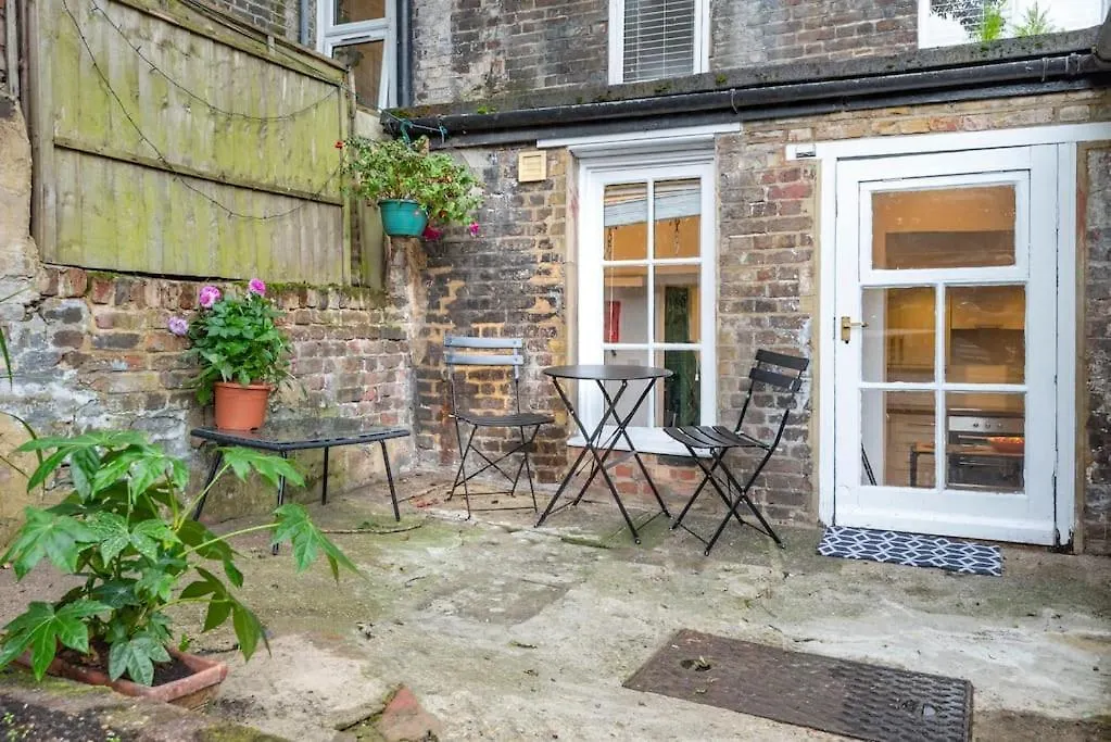 Stylish London Townhouse, Perfect For Large Groups, Convenient Public Transport Links, Close To Tower Bridge And London Liverpool Street 0*,  United Kingdom
