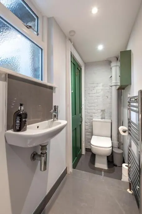 Apartment Stylish London Townhouse, Perfect For Large Groups, Convenient Public Transport Links, Close To Tower Bridge And London Liverpool Street