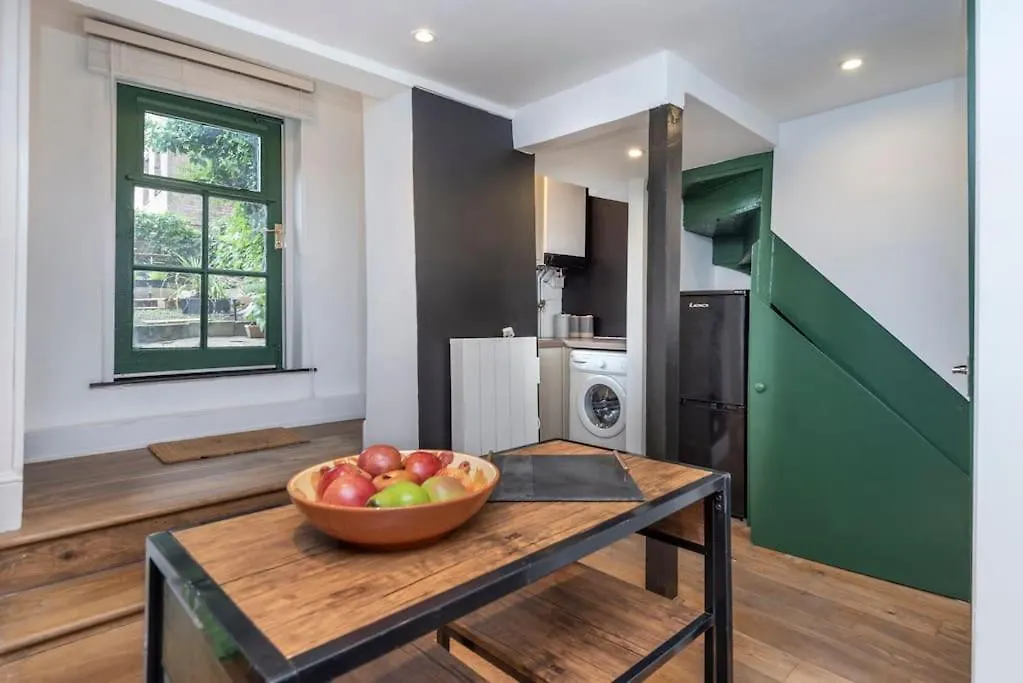Stylish London Townhouse, Perfect For Large Groups, Convenient Public Transport Links, Close To Tower Bridge And London Liverpool Street 0*,  United Kingdom